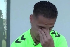 安东尼三拒报价逼宫，只等压哨重返贝蒂斯！曼联无缘5000万卖沙特