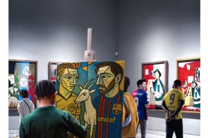 阿森纳球迷对阵皇马大巴喊梅西！