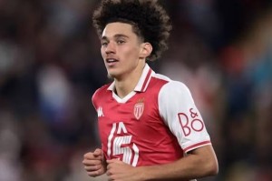 曼联将与曼城争夺法甲边锋“巴黎圣日耳曼目标”