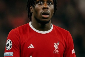 2亿欧连签3人，利物浦阵容大升级，斯洛特享受了瓜迪奥拉的待遇