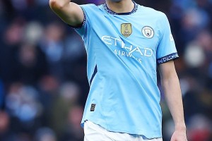 连续四轮比赛未出场！马卡：曼城4000万先生胡桑诺夫“神秘失踪”