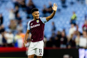 镜报：曼联和维拉谈过拉什福德&amp;沃特金斯互换，现在曼联仍关注他