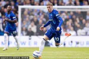 重磅！切尔西2025-26新球衣发布：帕尔默携群星演绎伦敦魂，致敬传奇，剑指欧冠！