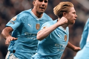 大反转！曼城三冠王功勋留队！瓜帅罕见开后门，德布劳内委屈了