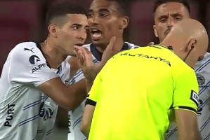 一场2-4！让穆帅灰头土脸：球队耻辱一败，欧冠附加赛通关难了