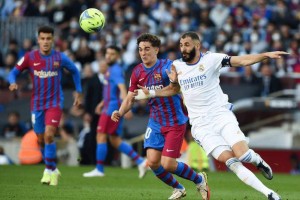 西甲国家德比！巴萨主场捍卫榜首，皇马客场强势争冠
