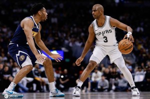 巴恩斯20+8保罗17+8 威少空砍30+11马刺胜掘金