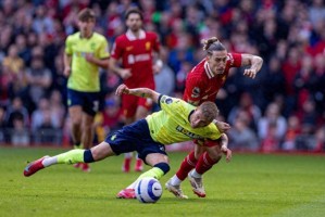 英超回顾：标准躺赢！一觉醒来又多2分，枪手险平曼联，红军做梦都要笑醒